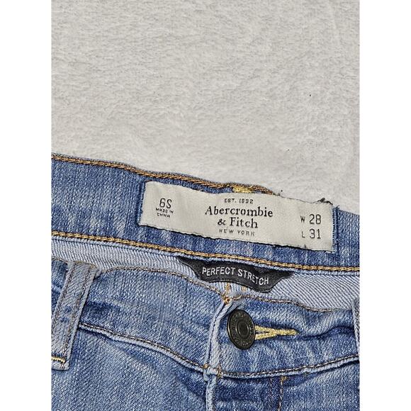 Abercrombie & Fitch NY Shorts Women Shorts 6S Light Wash Denim Cutoff Jean Short - Picture 10 of 13